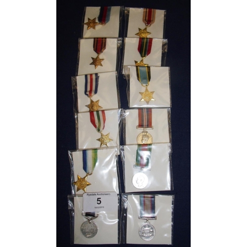 5 - Complete group of WWII miniatures including some re-issues, including 39-45 Star, France & Germany S... 