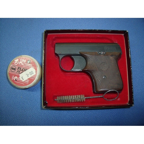 689 - EM-EG starter pistol/dog trainer blank firing pistol with a quantity of blanks and original box (rel... 