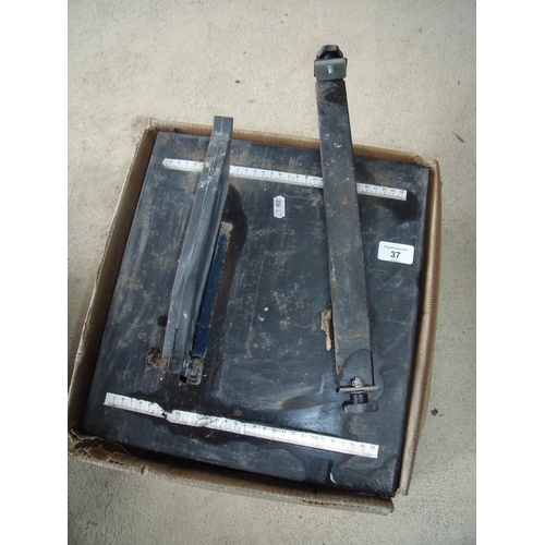 37 - Electric tile cutter