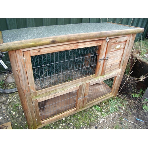 66 - Two tier rabbit hutch