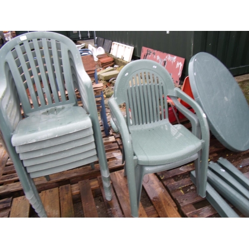 76 - Set of eight plastic patio chairs and a circular patio table