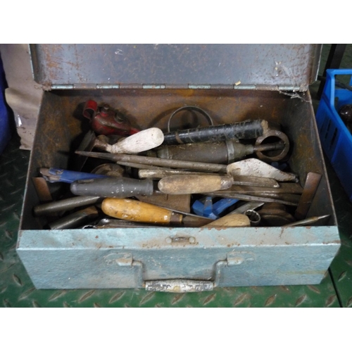 31 - Metal toolbox containing a selection of various tools