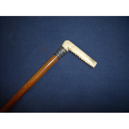 50 - 19th/20th C riding crop with carved ivory grip and white metal mount (length 63cm)