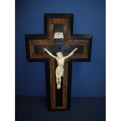 91 - 19th/20th C wall hanging crucifix with carved ivory figure of crucified Jesus (length 35cm) (A/F)