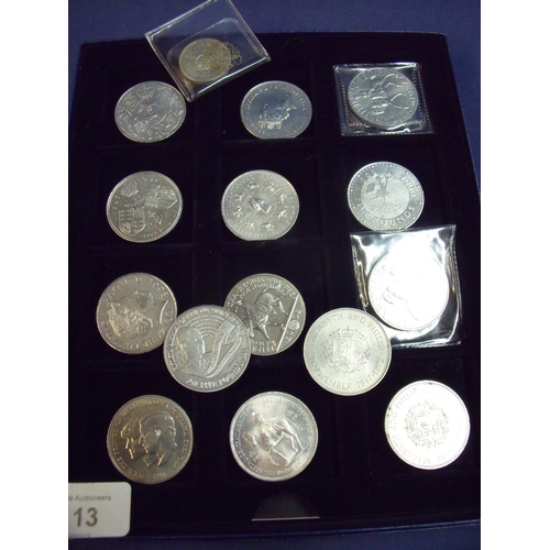 113 - Tray containing a selection of various ER II commemorative coins, mostly £5, including 1948-98 Princ... 