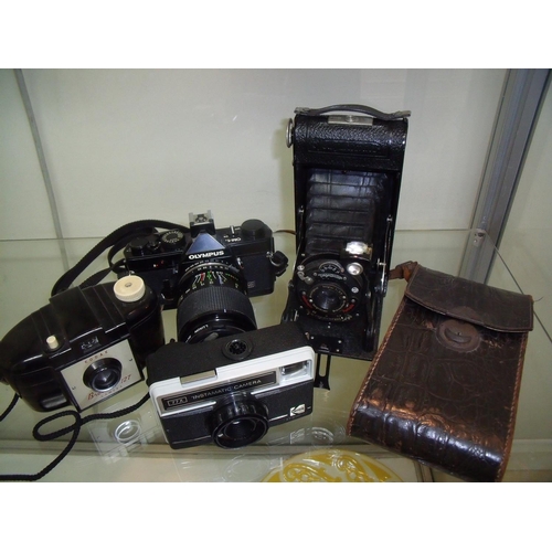45 - Box of various vintage cameras including Voigtlander folding camera in crocodile skin case, Olympus ... 