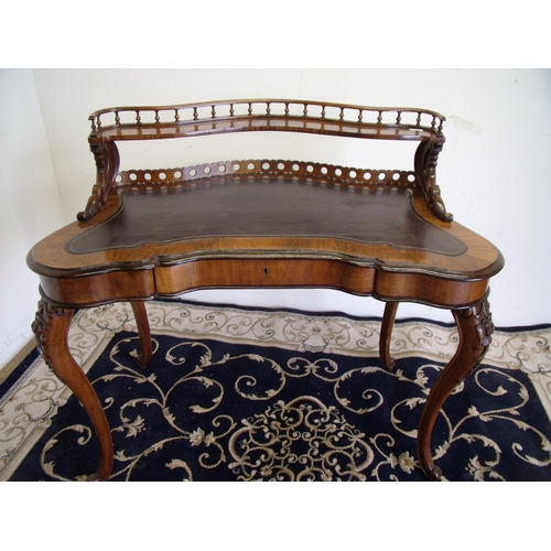 400 - Victorian rosewood ladies writing desk with raised galley back, inset leather surface and single fri... 