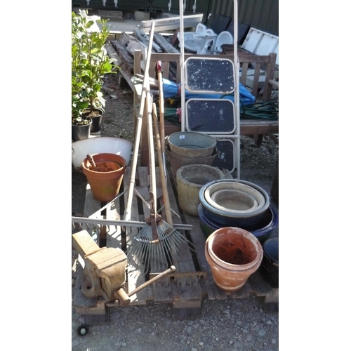 140 - Selection of garden tools and a hosepipe, garden bench, step ladders and various garden planters and... 