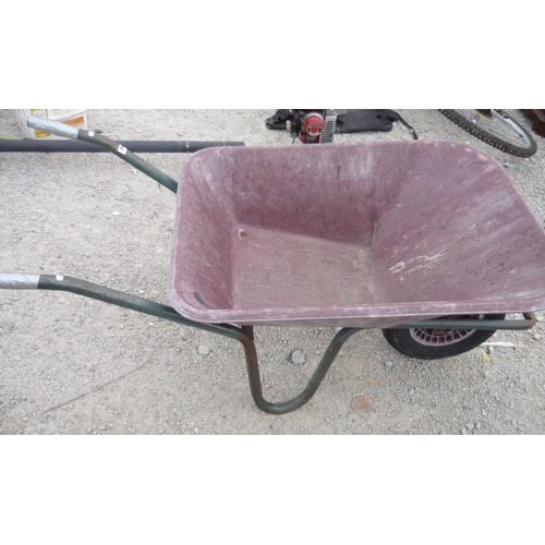 200 - Plastic bodied wheelbarrow
