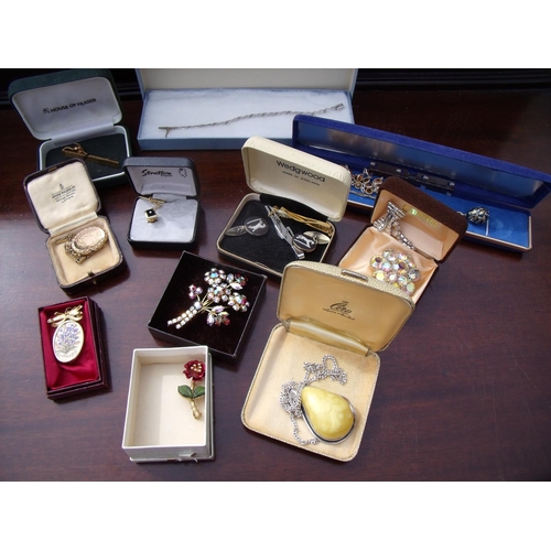 91 - Quantity of mostly boxed quality costume jewellery including silver link bracelets, a pair of silver... 