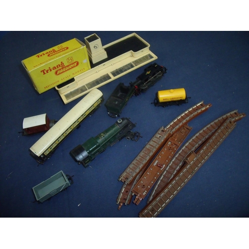 116 - Selection of train TT gauge model railway items including Pullman carriages, station, ballast track,... 