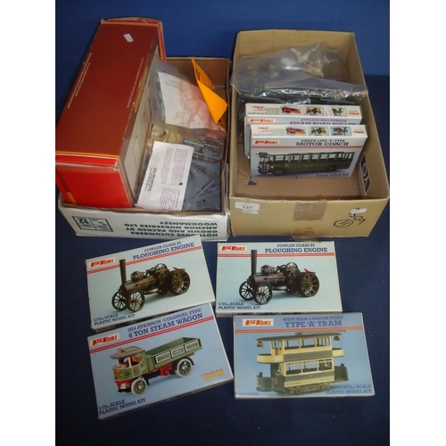 137 - Hornby Railways R179 Grand Suspension Bridge, various kit models, boxed Keil Kraft Classic model kit... 