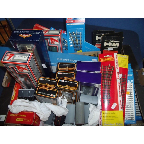 140 - WITHDRAWN: Large collection of OO gauge accessories and rolling stock by various makes including Mai... 