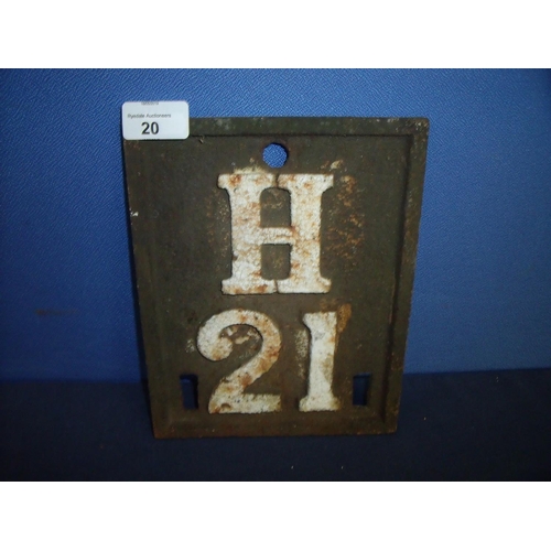 20 - Cast metal rectangular H21 sign (18cm x 22.5cm)