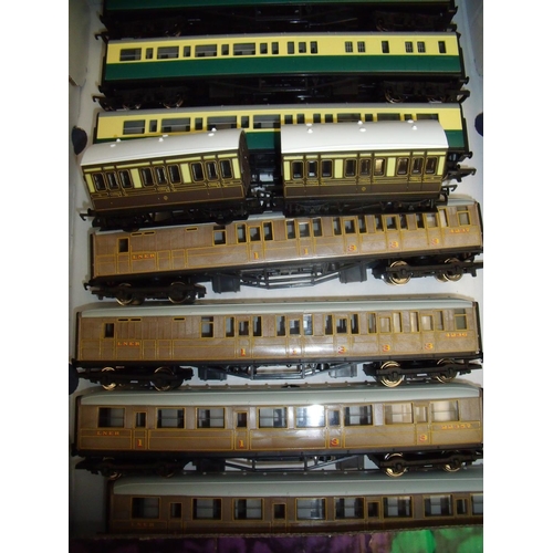 276 - A set of three Hornby railway carriages, another set of four LNER Hornby carriages and two other car... 