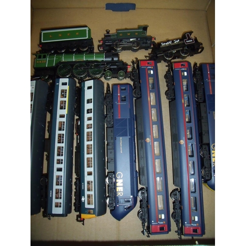 278 - Selection of Hornby OO gauge including a City of Kingston-upon-Hull GNER No. 43118 locomotive and ca... 