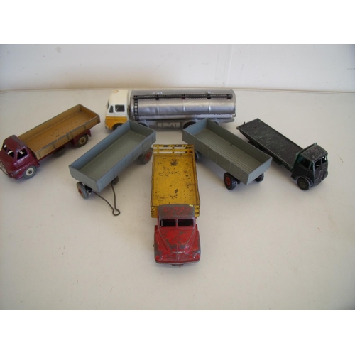 202 - Selection of various Dinky diecast vehicles including Leyland Octopus, Big Bedford flatbed, Leyland ... 