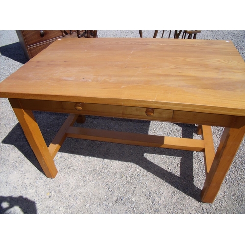 328 - Quality lightwood kitchen table with a single drawer (122cm x 76cm x 76cm)