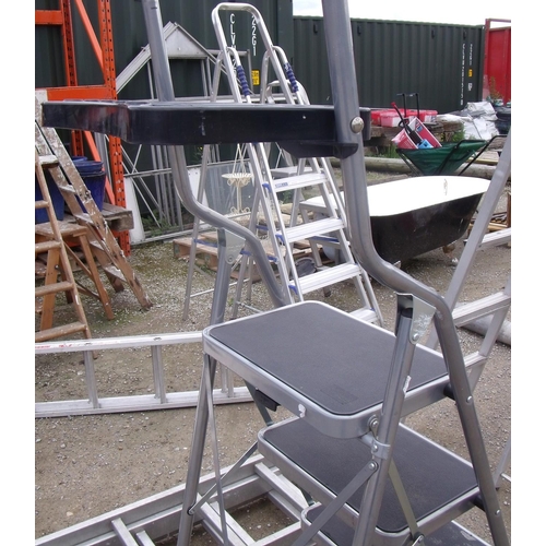 144 - Set of stepladders with paint tray