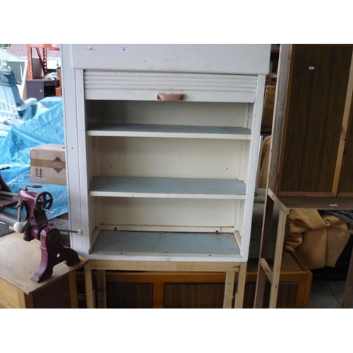 40 - Shed or garage cupboard with 3 shelves and sliding door