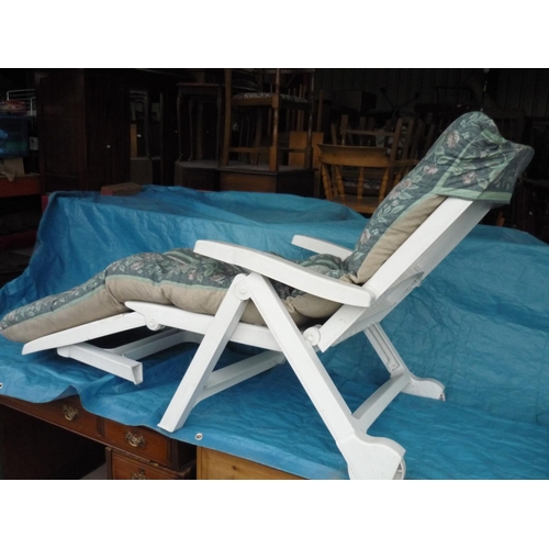 43 - Garden recliner with cushions