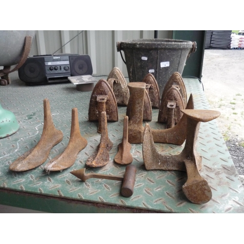 8 - Collection of cast iron irons and some Cobbler's Last (13)