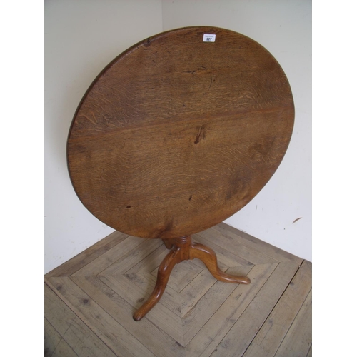 227 - 19th C oak and elm circular tilt top tripod table with turned column and three outsplayed supports (... 