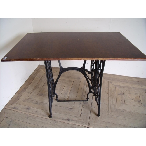 258 - Rectangular top cafe style table with cast metal Singer sewing machine base (103cm x 61cm x 75cm)