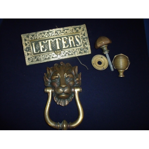 47 - Heavy cast brass lion mask door knocker, reproduction Victorian style brass letterbox plate and two ... 