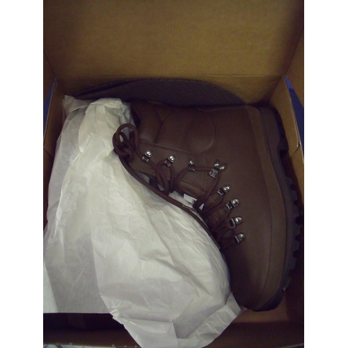 181 - Boxed as new pair of Alt-Berg military issue Defender brown leather combat boots (size 10M)