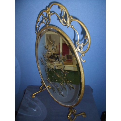 503 - Early - mid 20th C oval brass framed, bevelled edge and etched mirrored fire screen (44cm x 72cm)