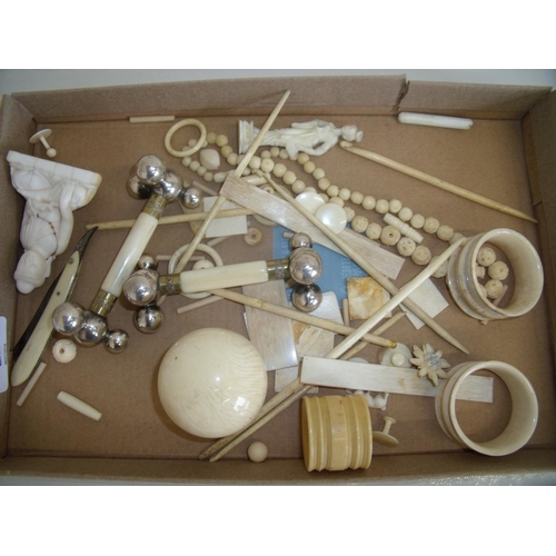 22 - Collection of early - mid 20th C carved bone and ivory including knife rests, mini cutthroat razor, ... 