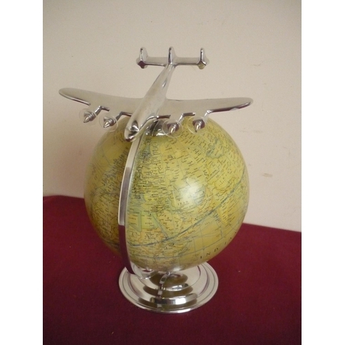 17 - Modern terrestrial type globe with chrome figure of an airplane (height 33cm)