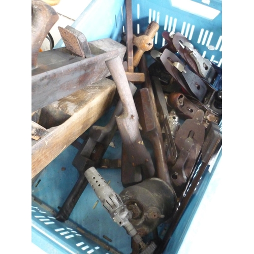65 - Box containing a variety of vintage joiners tools including planes, drawknife, blowtorch etc