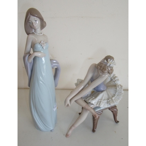 88 - Lladro figure of a seated ballerina 5498 and another Lladro figure (A/F) (2)