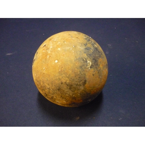 19 - Cast metal cannonball (diameter approx. 11cm)