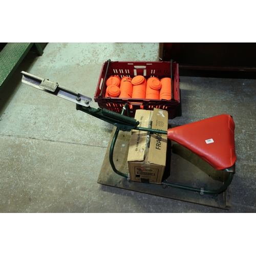 518 - Manual Clay Pigeon Trap with a selection of clays