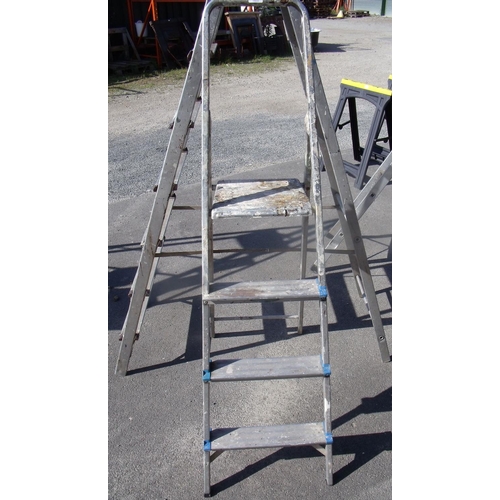 122 - Set of small aluminium stepladders