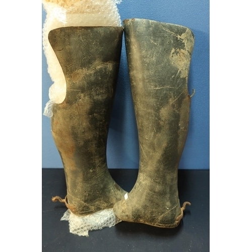 206 - Pair of English Civil War period leather Cavalry over boots with spurs