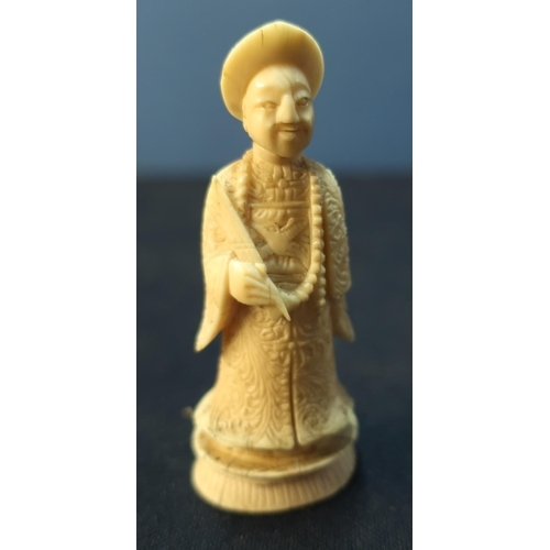 40 - 19th/20th C Chinese carved ivory chess style piece on oval base (height 8cm)
