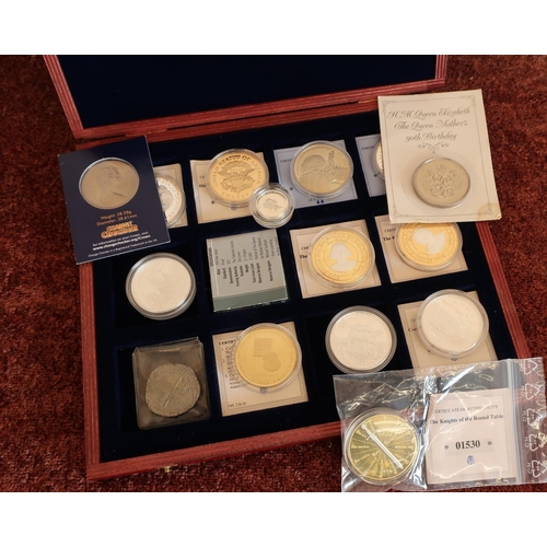 27 - Twelve sectional coin case containing a selection of various American and other commemorative coins ... 