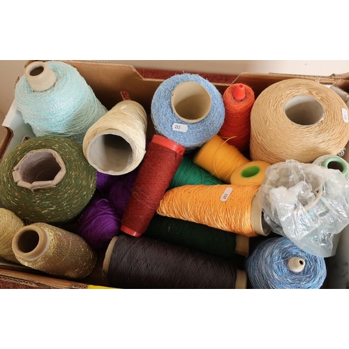 48 - Box containing a large quantity of mainly spool wool