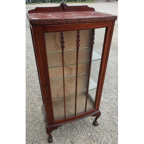101 - Early - mid 20th C mahogany bow front single drawer china cabinet on ball and claw feet (width 59cm)