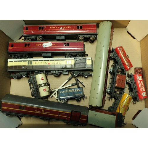 104 - Selection of Hornby and other OO gauge railway including Royal Mail carriages, goods wagons, signals... 