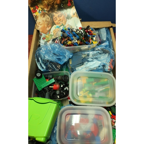 210 - Large selection of various assorted Lego figures etc, in one box