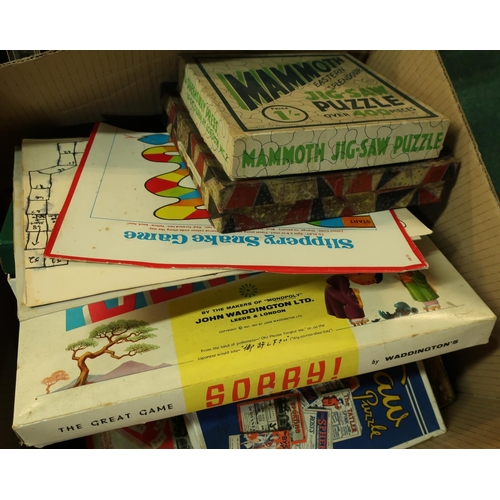 235 - Large quantity of various vintage board games, puzzles, etc