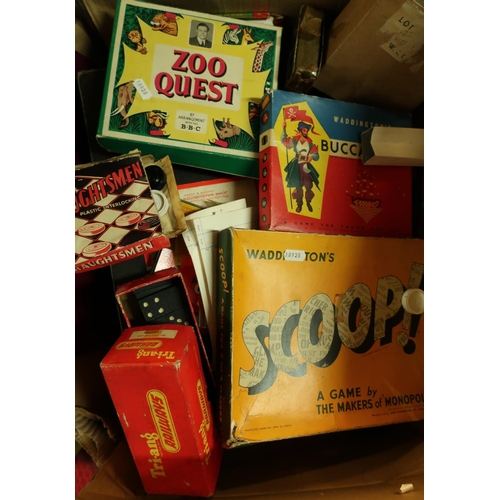 237 - Box containing a various assorted vintage board games, puzzles, draughts, dominos, etc