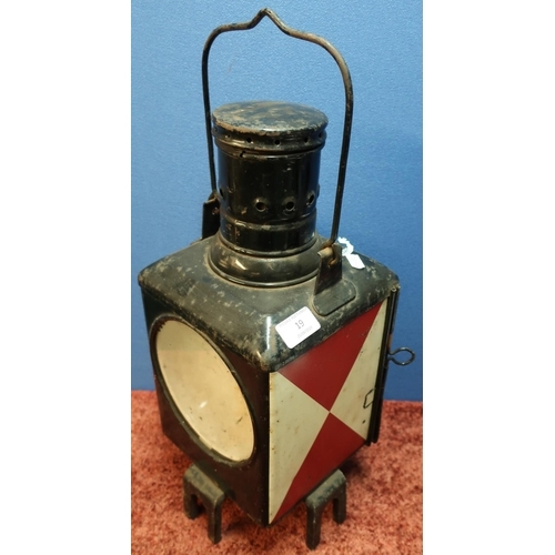 19 - Railway (DB72) Post Lamp with white and red checkered sides