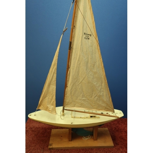 207 - Tri-ang C24 tin-plate pond yacht with stand