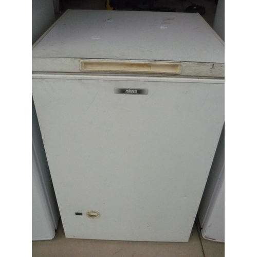 72 - Newsy chest fridge freezer